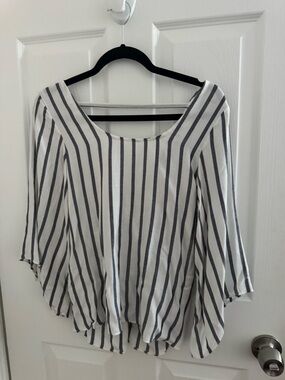 Women’s White and Black Striped Scoop Neck Top